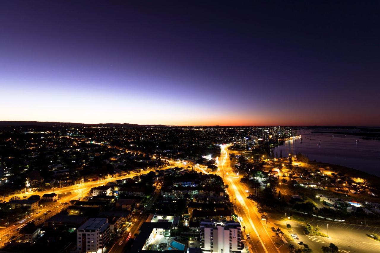 Sky Broadwater Apartments Southport Extérieur photo