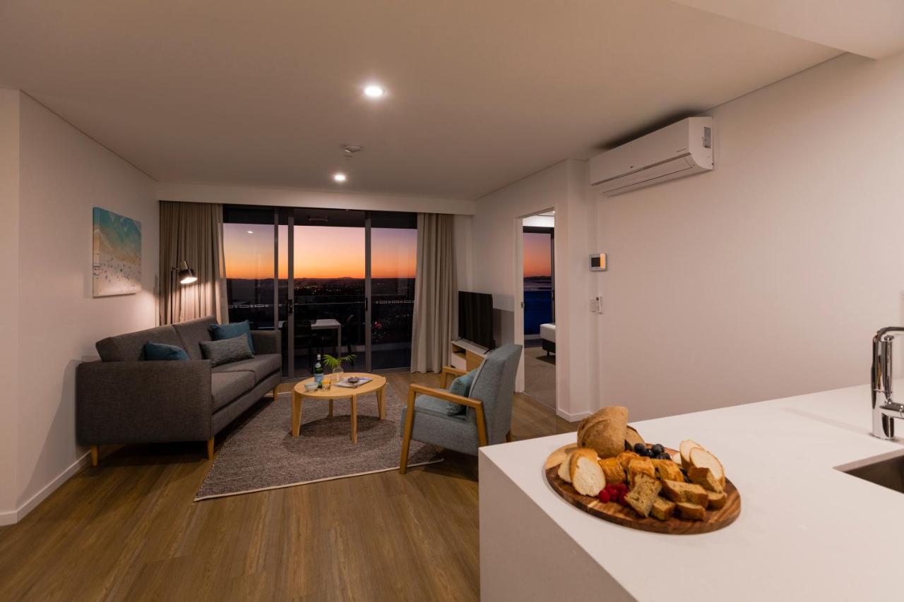 Sky Broadwater Apartments Southport Extérieur photo