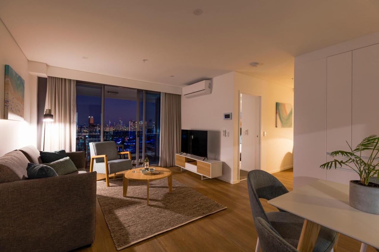Sky Broadwater Apartments Southport Extérieur photo